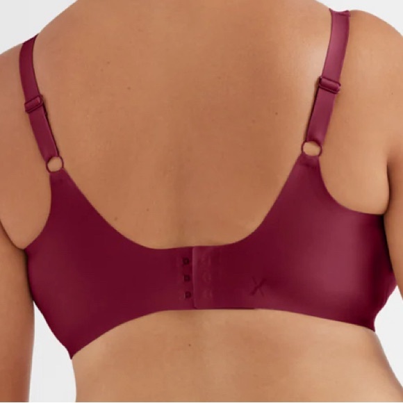 Selling this Knix Shadow Mesh bra. New with tags. Only opened and tried on. :) - Picture 3 of 4